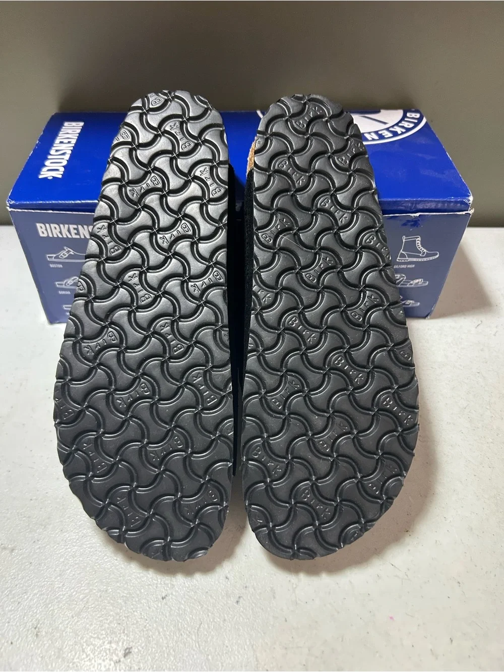 New Birkenstock Arizona women’s black suede sandals size 40 EU 9-9.5 Narrow